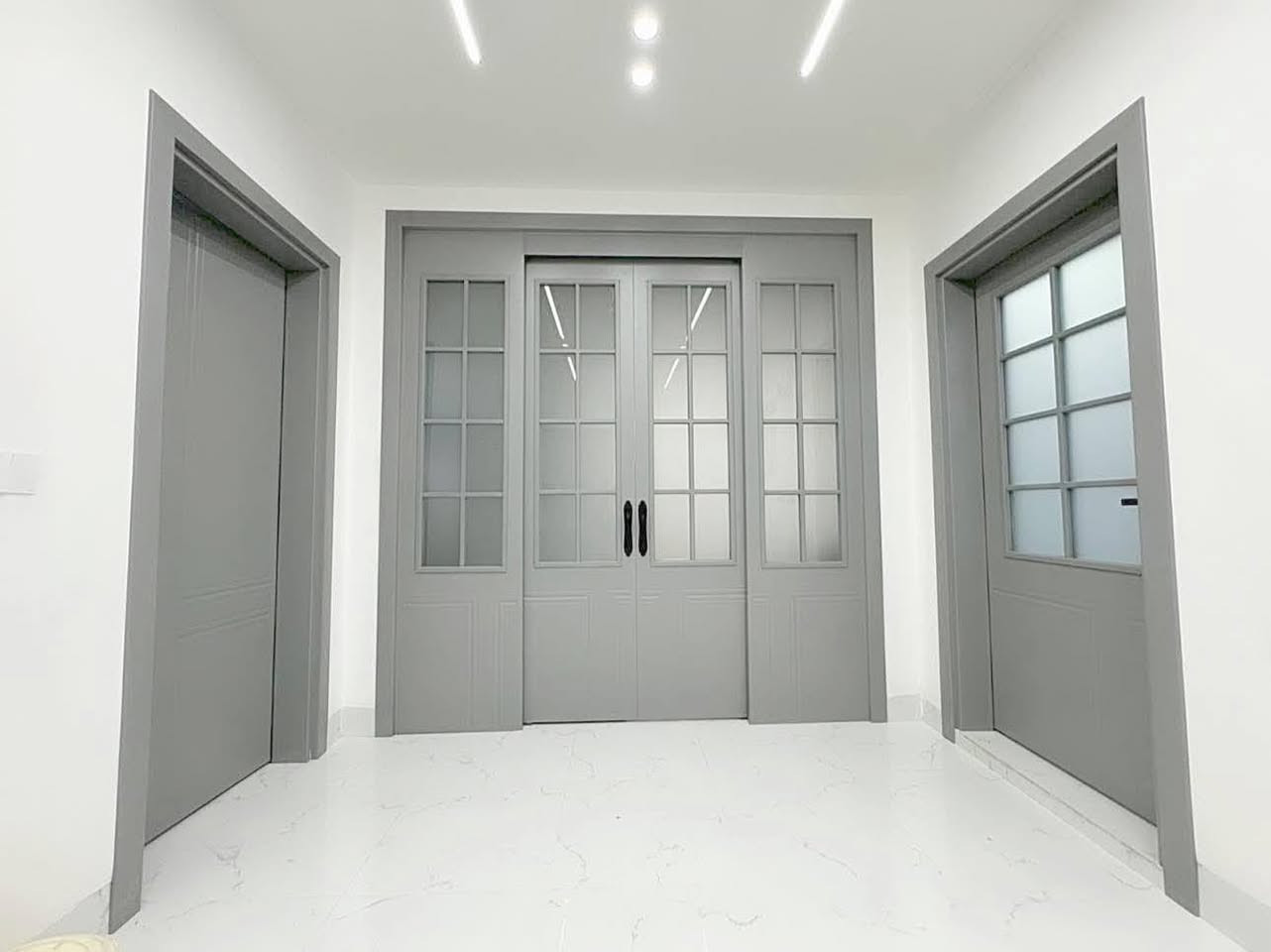 ناوازەیی هەڵبژاردە نییە، شێوازی ژیانە
الفخامة ليست خيارًا، بل أسلوب حياة

دەرگاکانی ناوماڵی بە کوالێتی نایاب، بۆ ئەوانەی باشترین دەوێت
أبواب داخلية بجودة استثنائية لمن يبحث عن الأفضل

گەرەنتی گۆڕینەوە، نەک چاککردن، بۆ ماوەی ٥ ساڵ (ڕاستەقینە)
ضمان تبديل وليس تصليح لمدة 5 سنوات حقيقي

📞 *********** | *********** | ***********

📍 هەولێر، پشت عەلوە، ناو کۆمەڵگای کۆگاکانی حکومی – ڕێگای گوێر
📍 أربيل، خلف العلوة، مجمع المخازن الحكومية – طريق گوير
باشترین هەڵبژاردە بۆ خانوویەکی نایاب 
الاختيار الأمثل لمنزل ممیز
