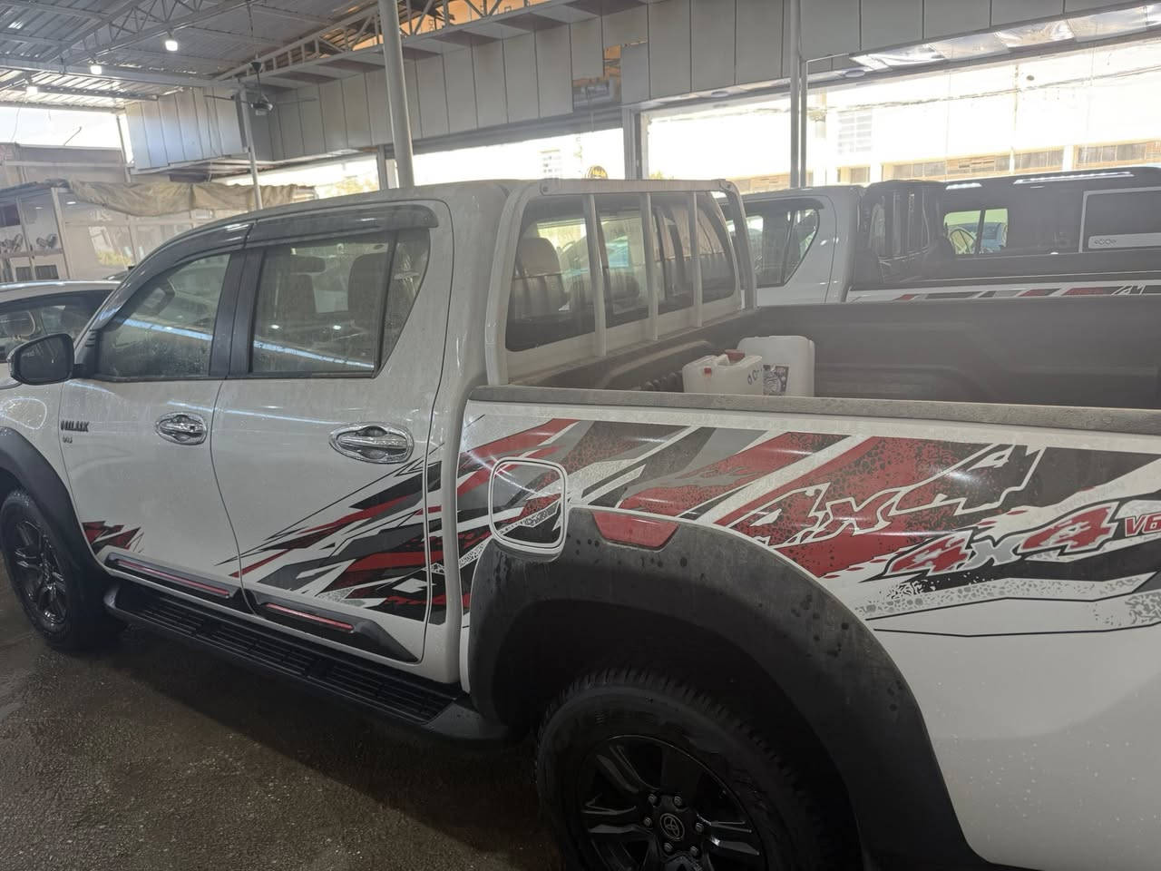 السلام عليكم هايلوكس تي اردي زيرووًضمان شركة ساس ٦ سلندر تريد مرقم او بدون رقم اتصل وتدلل مكاني بغداد الكريعات معرض جبل عرفة / ***********
