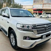 لاندكروزر بريم • ٢٠١٦ • ماشيه ٩٠ الف