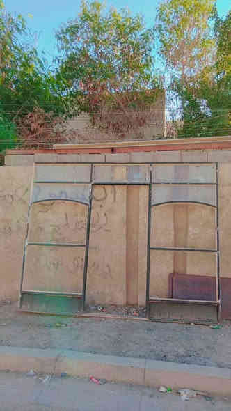 جام خانه للبيع حديد درجة أولى
 الارتفاع مترتين و38 
العرض مترتين و 97 

#السعر 150 
الشري يتصل على الرقم ***********
