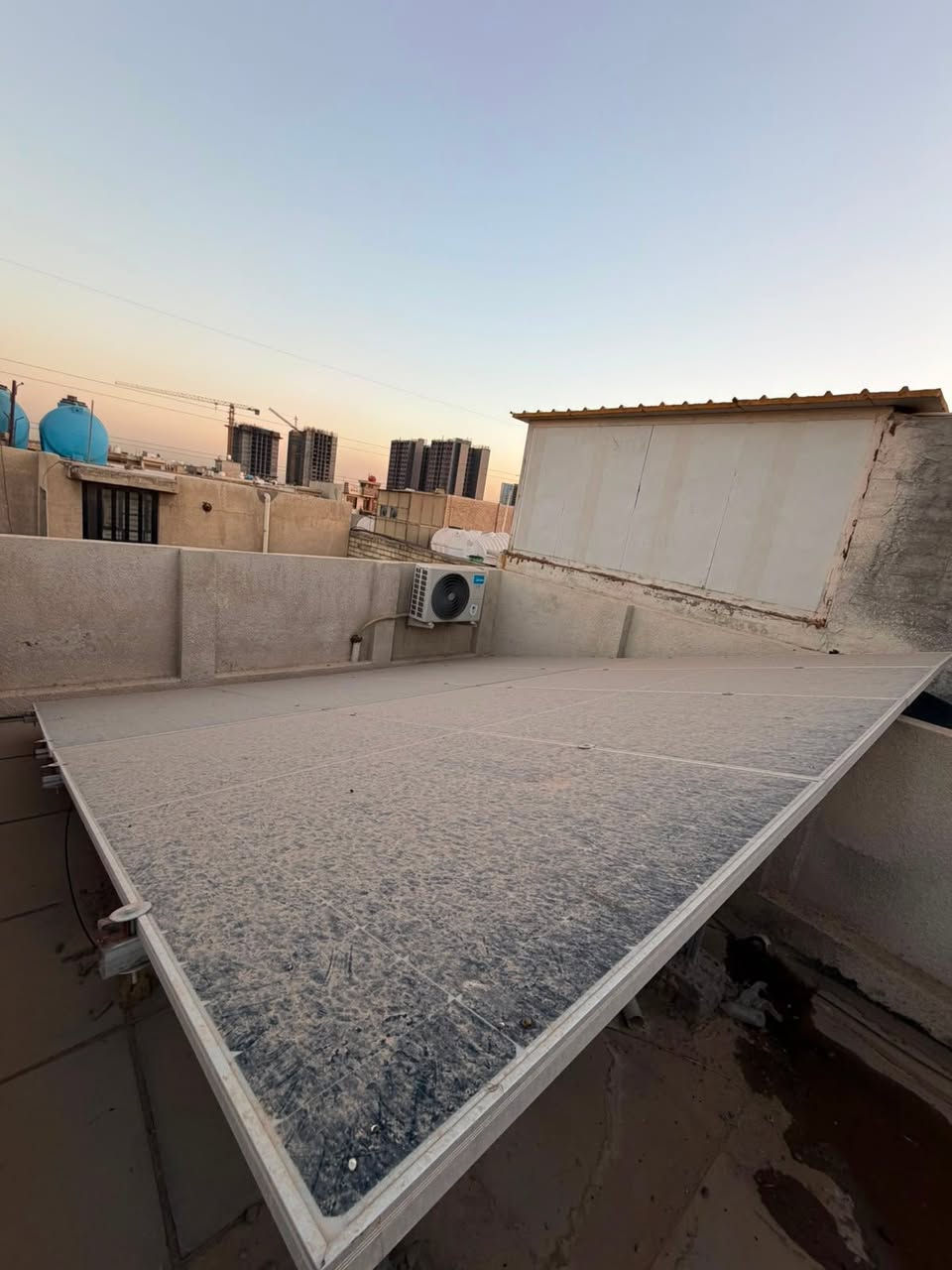 �✨ للإيجار في السيدية – بيت راقي ومميز ✨🏡

🌟 بيت بمساحة 150م
🛏️ يتكون من:
✅ 4 غرف نوم
✅ صالة واسعة
✅ مطبخ مرتب
✅ خدمات متكاملة

🔥 مؤثث بالكامل (أثاث زيرو)
⚡ كهرباء مجانية
☀️ منظومة طاقة شمسية
🏠 البيت جديد ونظيف
🎙️ نظام أليكسا للتحكم بالصوت

💰 السعر: 2,500,000 دينار فقط

📞 للاستفسار والحجز:
مكتب الرواد للوساطة العقارية
📱 ***********
📱 ***********

✨ راحتك تبدأ من هنا… بيتك الذكي بانتظارك
