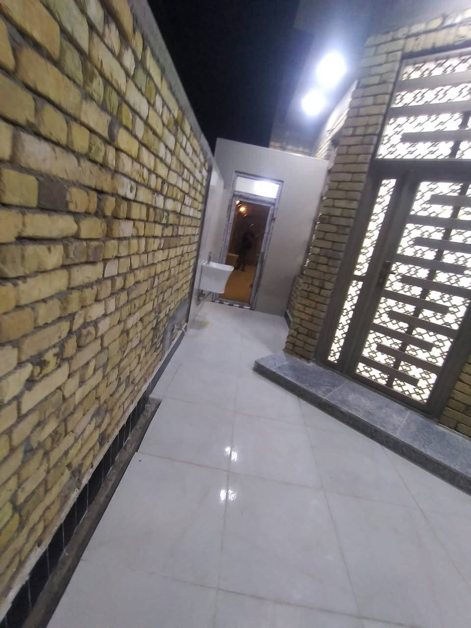 دار ٢٠٠م حي عبجيه خلف الشارع العام مال حي الغدير
طابق واحد مسلح بناء حديث 
***********
