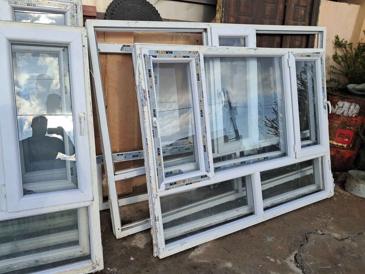 السلام عليكم ابواب وشبابيك pvc مع جامهن وحمايتهن الحديد مال بيت واحد مو مشكل   للبيع وبسعر مناسب وبدون اي عيب نضيف كلش وبقياسات كبيرة ومختلفه
مكاني وعنواني اربيل  ورقم التلفون *********** عالواتساب
