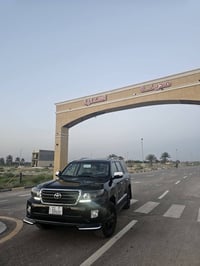 لاندكروز موديل 2012 رقم بغداد بسمي فول موصفات كشن جلد بلادي كهربا فتحه...