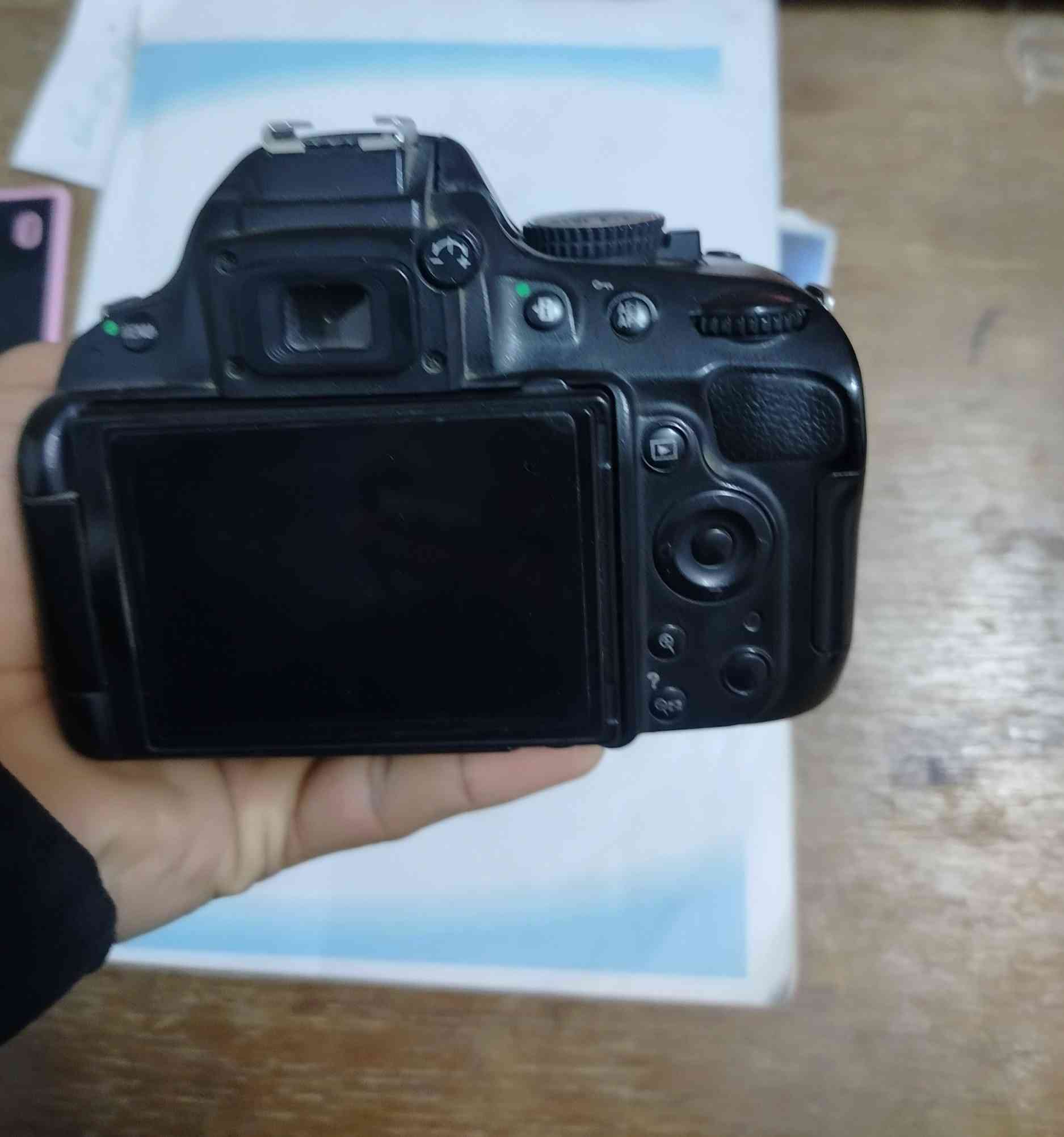 كاميرا للبيع ويا ملحقاتها
***********
