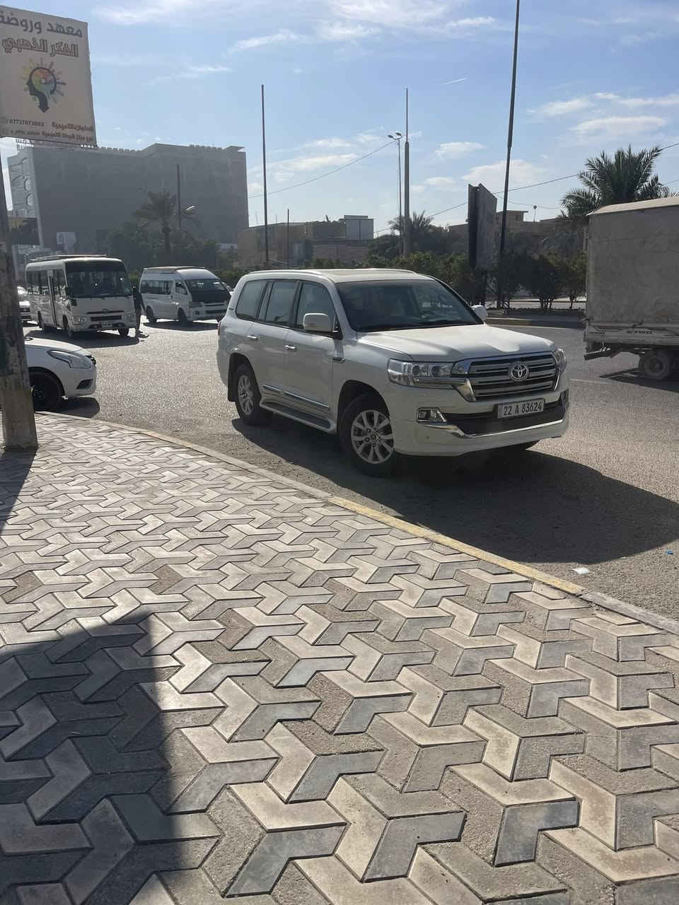 لاندكروز كاز ١٧خليجي فول  ماشيه ٢٣٣وقابل لزياده سياره بيها صبغ جاملغ ايسر تقريباً نص او اقل وعندي الصور قبل الصبغ محرك مبدل ولفات بس وبيها ملاحظات بسيطه داير جاملغ الخلفي بي صبغ كلش قليل *********** مكان السياره بصره سعر 5وبيها مجال وتفاصيل كلها ذاكرها
