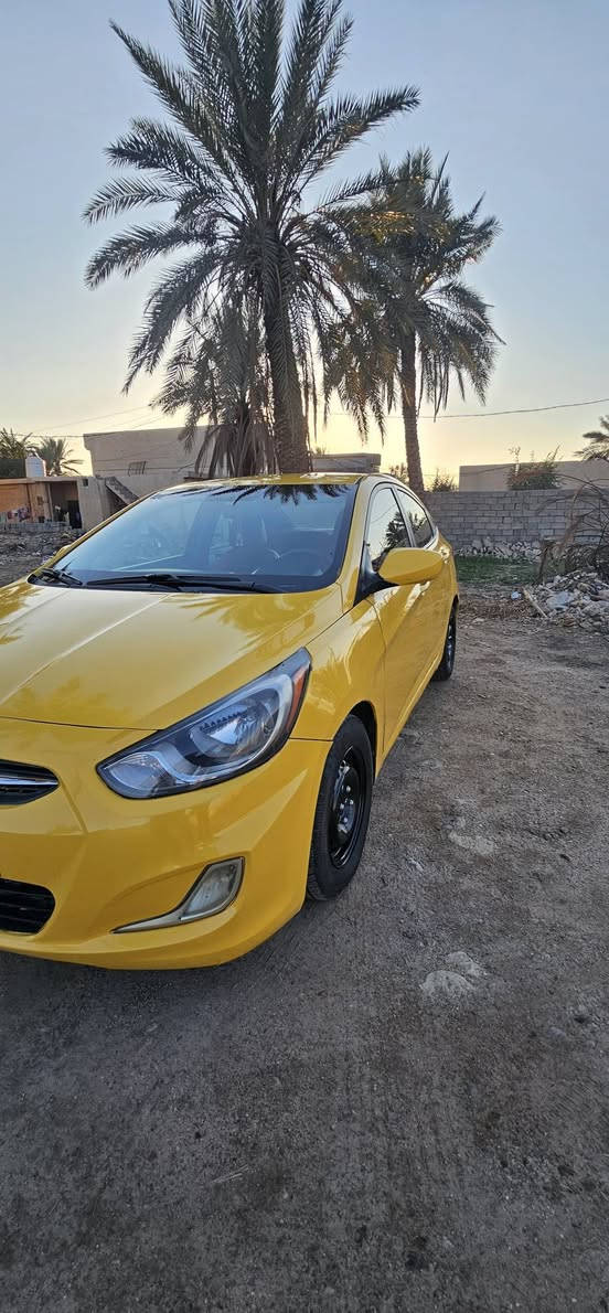 سلام عليكم 
اكسنت موديل 2013 وارد امريكي 
رقم بغداد انكليزي الجديد 
مكينه 1600
ماشيه 138 
حادثها باب السايق ومبدل بدون اي دواخل 
السياره كامله وبدون اي نقص 
مكينه كير كفاله عامه من الفتح والتبديل 
تبريد شغال صدر امامي خلفي جديد 
تخم تاير جديد سياره جاهزة من كلشي 
كهربائيات كلها شغاله 
السياره باسمي وشرط التحويل 
مكان السياره بغداد الكرخ  
***********
