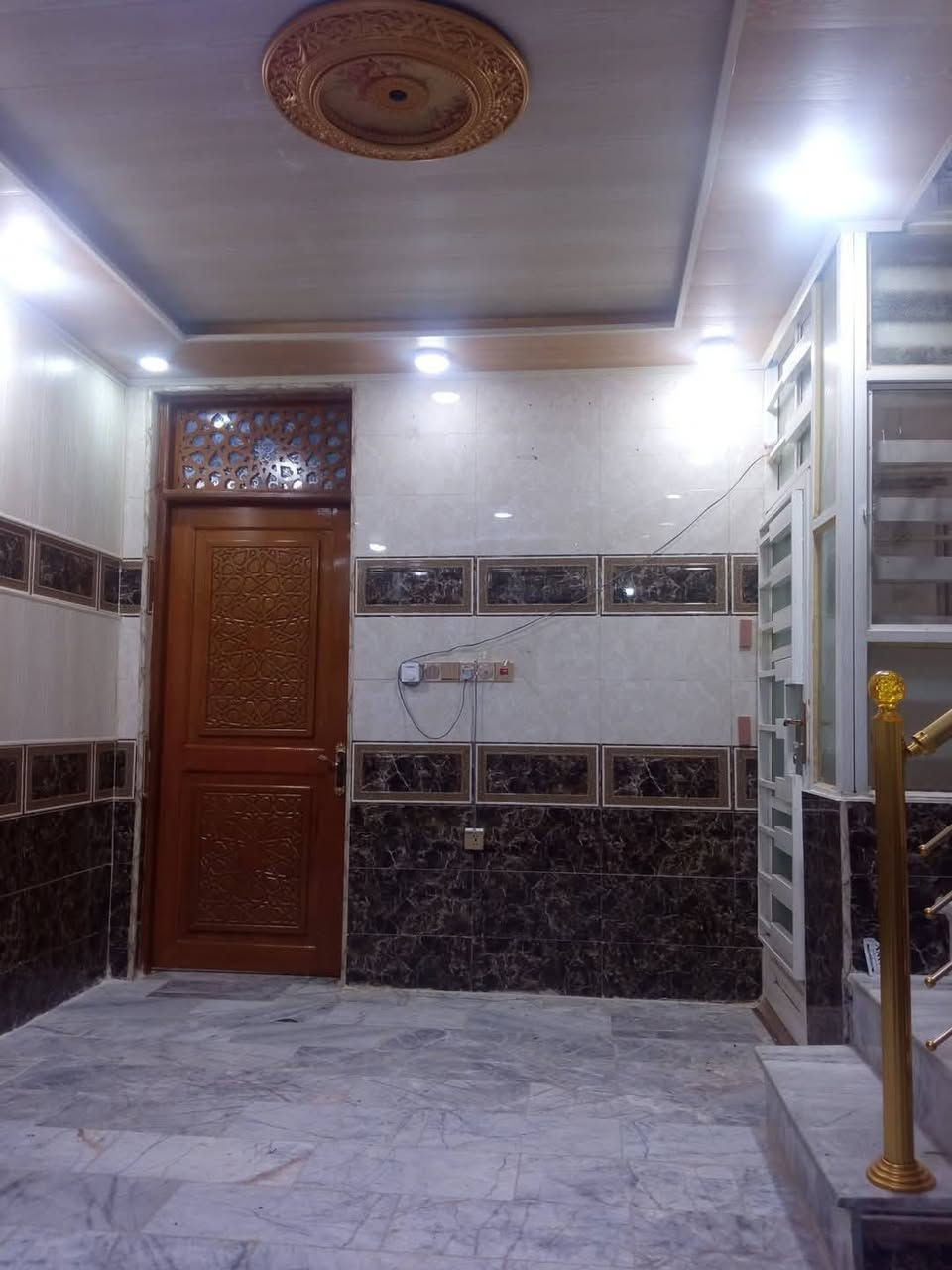 .(ع.. 469 )
دار لليجار  (100 متر ) حي الجامعه خلف نيشابور
سعر الايجار 650 الف
يحتوي على طابقين
الطابق الأول 
غرفه  صاله   مطبخ   استقبال
الطابق الثاني 
غرف 2   اسويت   صاله

***********
***********
حسين البغدادي
كوله من طرف ام ملاك امانه

