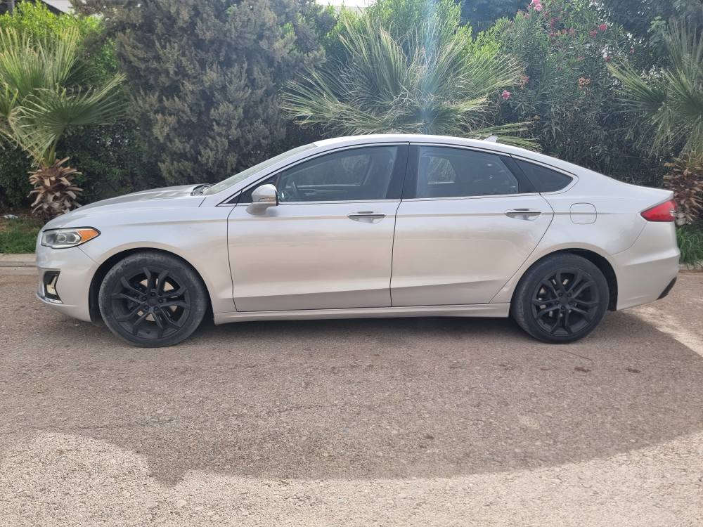 فۆرد فیوژن  ٢٠١٩ سلڤەر فول مواسەفات SEL
سلاید،شەغال، بەسمەی ئیش پێکردن، بەسمەی دەگا، تەبرید مەرکەزی، کوشن جلد، کوشن گەرم ،کوشن خەزن، هەردوو کوشن کارەبای ، کامیرە ،رادار، راداری تەنیشتەکان، حاساس، فلچە حەساس ،سێ شاشە و شاشە گەورە، ئۆتۆ هۆڵد، ئۆتۆستۆپ، دووگمەی ڤۆلیۆم ، تەحدید سورعە، گێر سپۆرت، گێر ماوس, کار پلەی، بلوتوث ، لایتی لید، بلاجکتۆر، 
گێڕو مەکینەو تەبرید و کارەباییات بەشەرت.تەنها قەپات مەکینە کرایتەوە کازکێت گۆڕایە بەڵام بەشەرت. دوو پارچەی سبوغە بێ ژوورەوە بێ ئێرباگ. هەموو ئێرباگەکانی بیلادین. 
نرخی١١٧ وەرەقەو مەجالێکی کەم.
***********
***********
فورد فيوجن ٢٠١٩ فول فول مواصفات ١/١
فتحة، تشغيل عن البعد، بصمة التشغيل بصمة الابواب، تبريد مركزي كشن جلد كشن تدفئة كشن كهربائية كشن خزن، رادار امامي جانبي خلفي. ثلاث شاشات و شاشة كبيرة. توقف ذاتي. ئوتوهولد. تحكمات ستيرن. تحديد سرعة. كير ماوس و سبورت.  كار بلي سيستم. لايتات ليد و بلاجكتور. كير محرك تبريد كهربائية كلها شرط. قطعتين صبغ بدون دواخل بدون ارباك كلها بلادي.
سعر ١١٧ ورقة و بها مجال. 
***********
*********** أربيل, العراق
