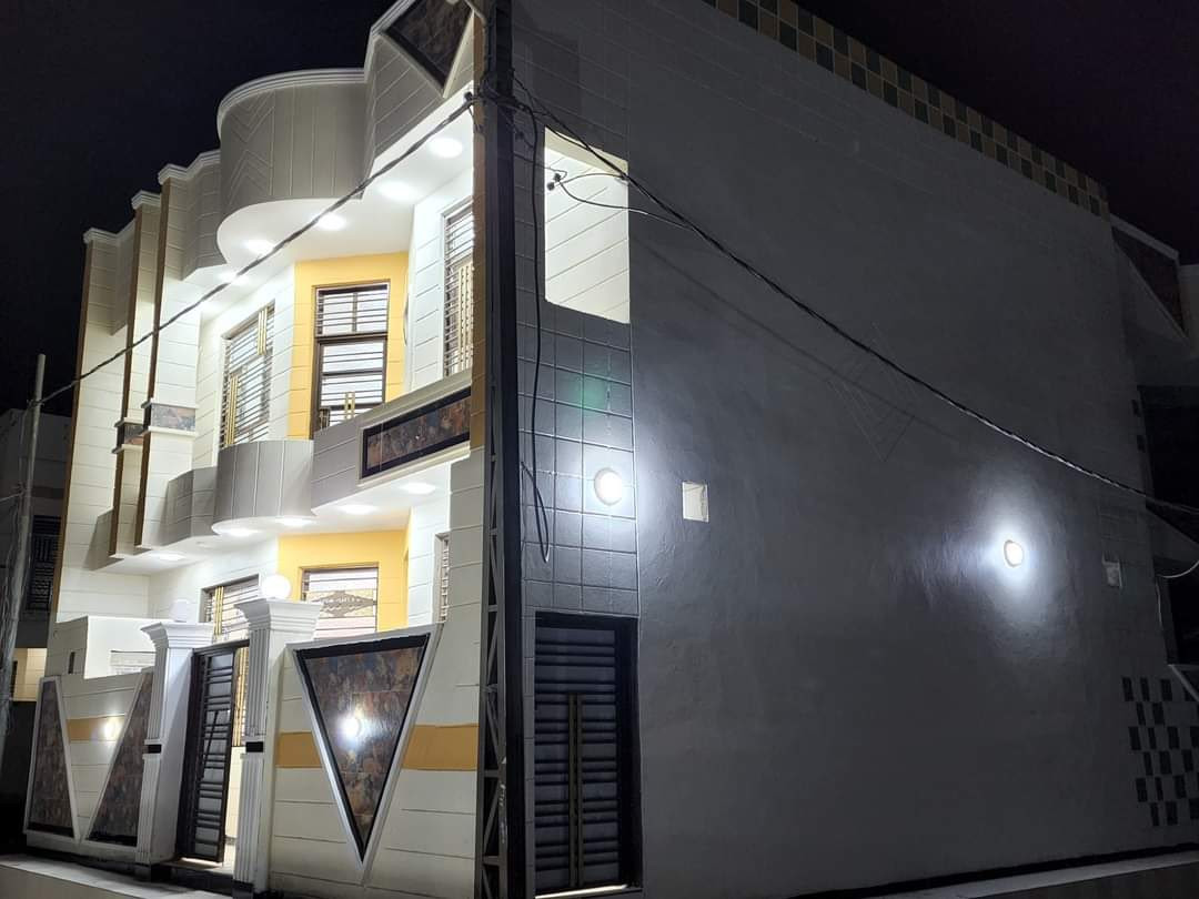 بيت للبيع 🏛️

📍 العنوان : ام الخيل الثالثة، قرب حولي ام الخيل ✅

📈 المساحة : 100 م واجهه 10 م والنزال 10 م 

الدار ركن ✅

يتكون من طابقين كونكريت مُسلح 

- غرف نوم عدد 3
- دورات مياه عدد 3
- صالة عدد 2
- استقبال
- مطبخ

⚠️ السعر : 199 مليون 

☎️ للاستفسار اكثر اتصل على : ***********

أو

📍 زيارة مكتبنا الكائن في : خدمي الجزائر، مقابل المصرف الاهلي العراقي

📤 مكتب أحمد صبري للعقار والمقاولات العامة
