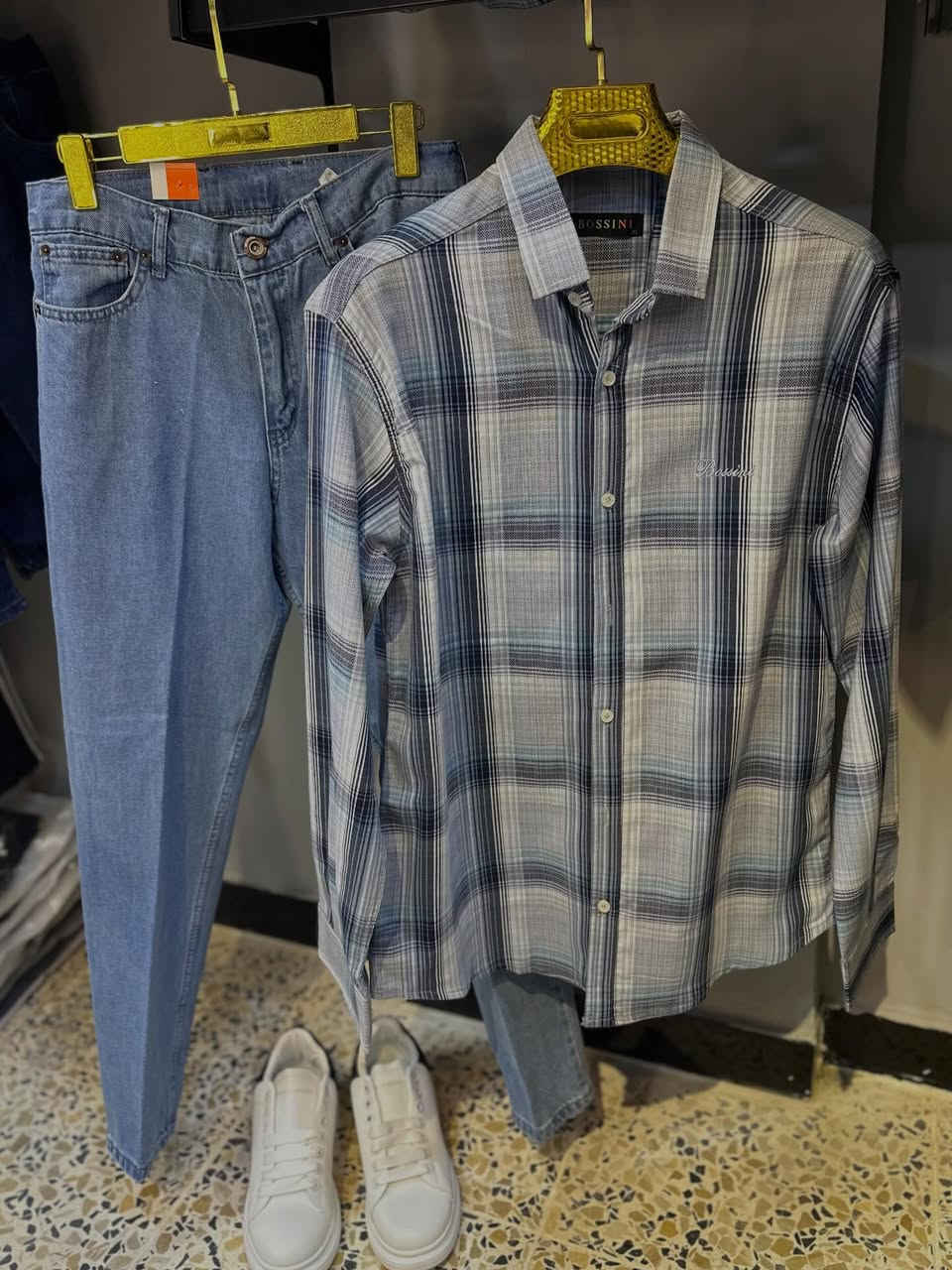 الأناقة ليست مجرد ملابس، بل هي أسلوب حياة. 💼
جدد خزانة ملابسك بلمسة من شياكة
شياكة قميص Bossini كاروهات 
 العنوان  سامراء حي الشهداء شارع الفين 
#شياكة #أزياء_رجالية #قمصان_رجالي #مودرن #ستايلي Bossini كاجوال


**إذا كنت صاحب هذا الإعلان وتريد حذفه لأي سبب، رجاءا أرسل رسالة إلى الدعم الفني**