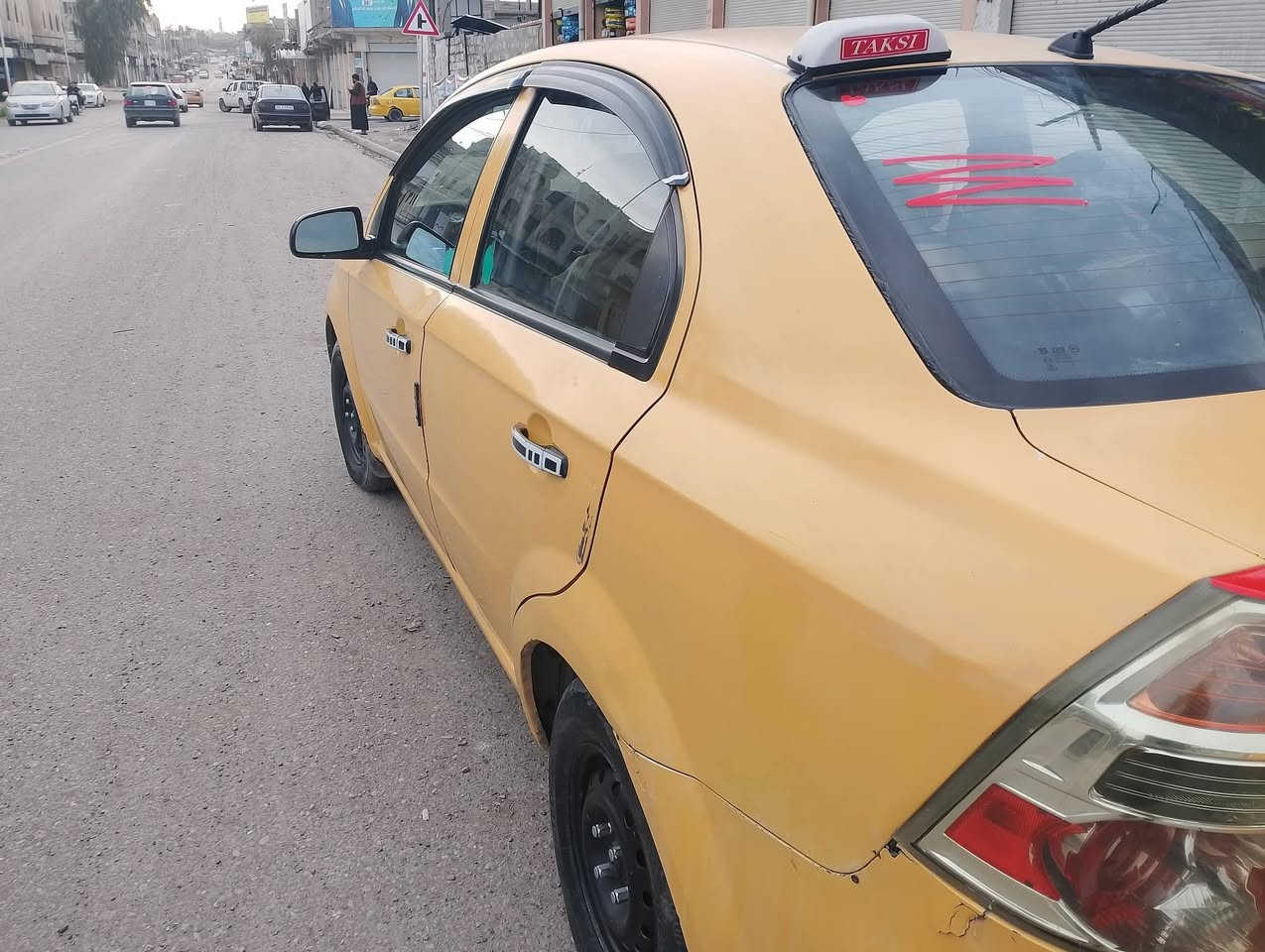 السلام عليكم افيو وارد كوري 
موديل 2010 
رقم نجف دولي شرط التحويل  
هيئه وغرامة صفر 
بيها كاربون بانزين 
محرك وكير شرط كير عادي محرك استرا 
طخم تاير امامي خلفي جديد 
ظررها جاملغ+باب اليمين وبدون دواخل شرط 
#السعر 52 وبيها مجال 
رقم الموبايل ***********
