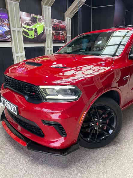 دوج دورانكو ار تي (RT)
الموديل / 2021
المحرك / 8سلندر 5700
العداد / ٤٩ الف mi
الرقم / اربيل تحويل او وكالة 
الحالة / كفالة عامة من الرقم للرقم 
صبغ ربع الدعاميه الاماميه بدون بارد 

المواصفات:

فتحة سقف سلايد
دفع رباعي 4x4
كراسي كهربائية
تدفئة  كراسي 
صندوق خلفي كهربائي 
استيرن كهربائي 
حساسات خلفية 
حساسات امامية 
شاشات كبيرة قياس 10.1 انج ابل كار باي 
كاميرة خلفية دواره
تبريد خلفي 3 قطع 
اشارة بالمرايا 
ويل كب كروم قياس 20 انج 
طخم تاير جديد 
تشغيل عن بعد 
بصمة باب 
بصمة تشغيل 
دخول ذكي بدون مفتاح 
نطام ايكو اقتصادي 
نظام سبورت
نظام مانع انزلاق
........
السيارة كفالة عامة حتى الدعاميات بشرط 
على بلاد الشركة 
مكان السيارة/ بغداد 
السعر / ٣١٠٠٠$
ورقة بيع او مراوس 
***********
