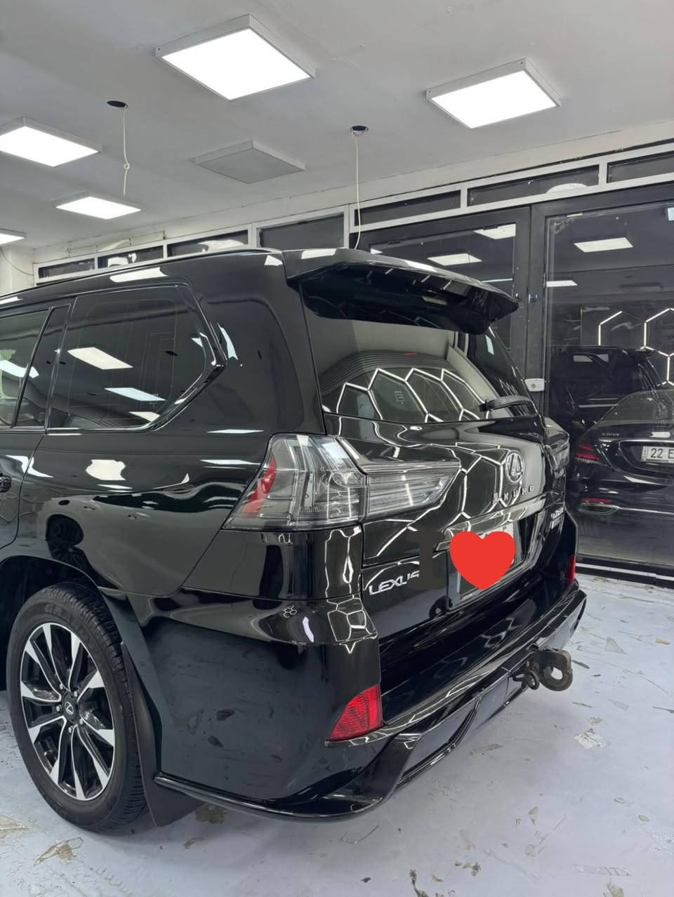 السلام عليكم للبيع لكزس كورو بلاك ادشن اصل داخل احمر بيبان شفط مكفوله كفاله عامه عدا رصعه بالصندوك سحبتها مغلفه ppf جديد ضمانه 10 سنوات ماشيه 60 الف كيلو للاستفسار 
***********
***********
