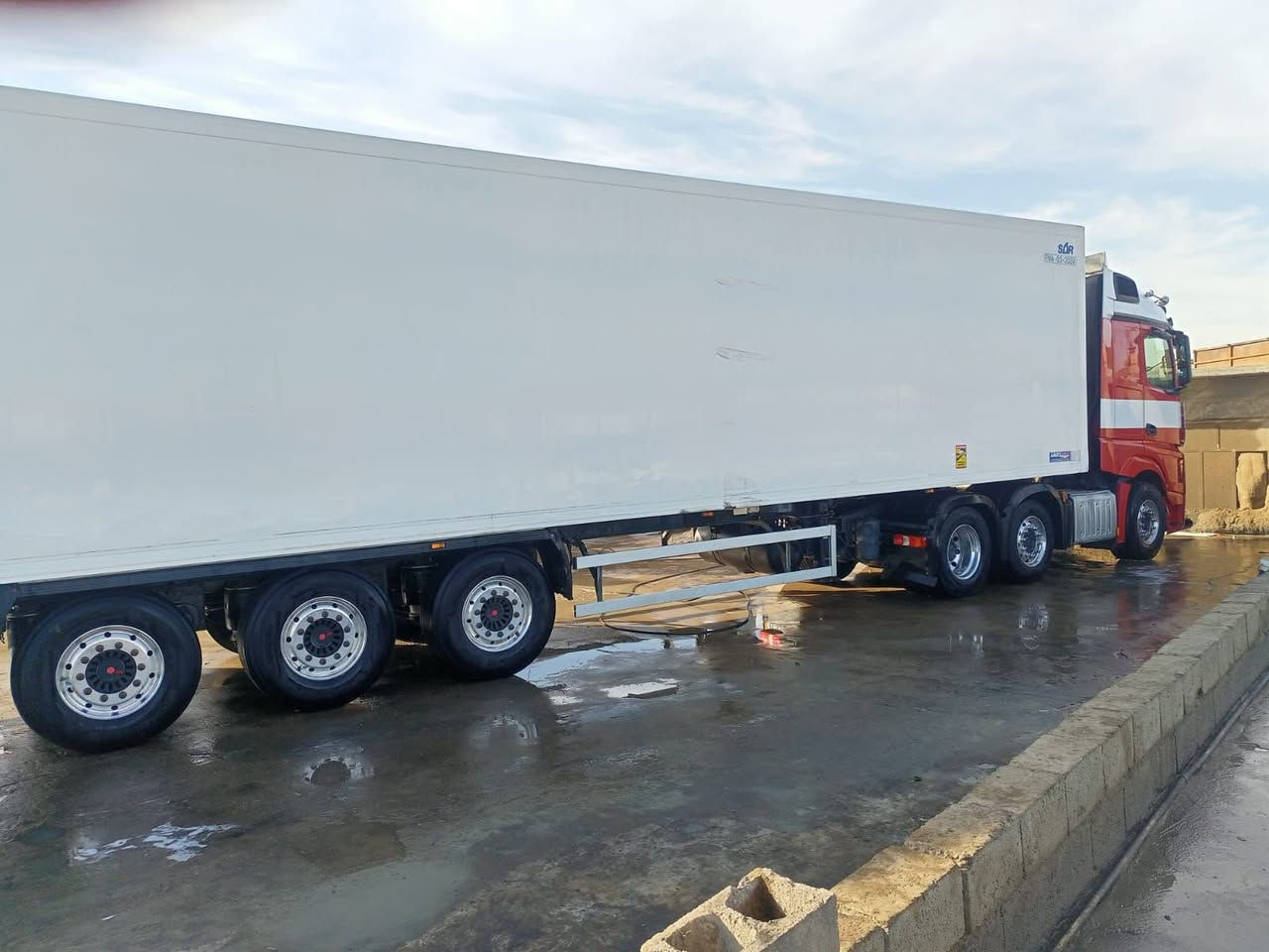 سلام عليكم اكتروس واحش 2015مكفول كفاله عامه من شاصي من كير من محرك من قماره كفاله عامه لون مميز سنكل امامي رقم سليمانيه ويا كروم تايرات جديد عربانه وراس رتايدر دبل منانيه موصفات فول سياره مكمله من كل نواحي رقم دولي تحويل مباشر مكاني كركوك سعر (550$)بي مجال رقم موبايل ***********👁️‍🗨️🚛
