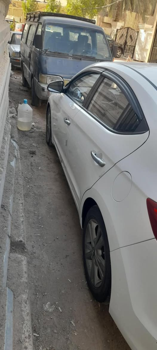 سلام عليكم
النترا 2017 خليجي 
كفاله عامه (صدر مكنيه كير تبريد) 
بارد قليل جاملغ السايق فقط
مشايه 166 الف  … سعر السياره 140 ورقه مرقمه بغداد 
مكاني بغداد الدوره 
الرقم.
 ***********
***********
