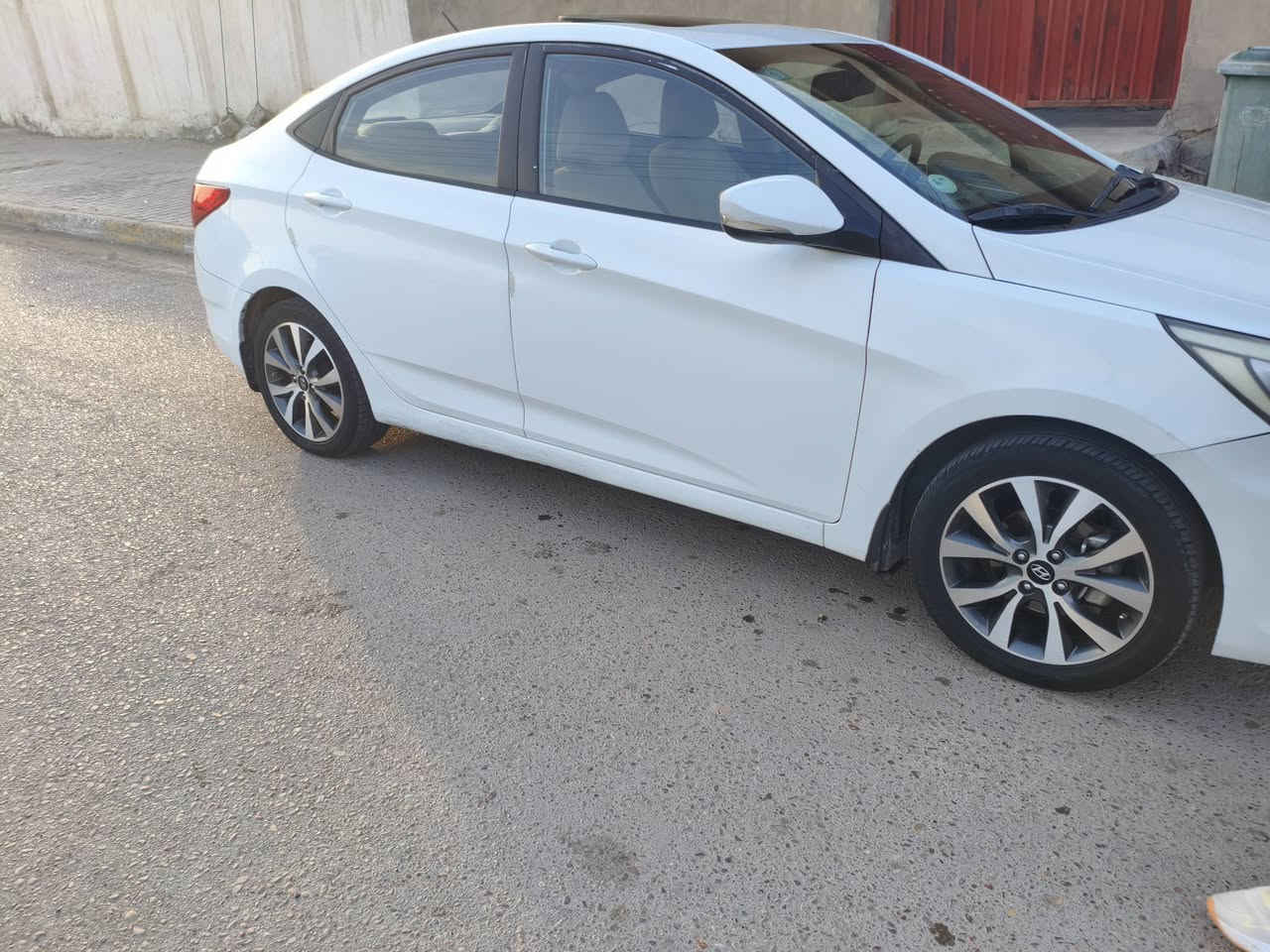 اكسنت موديل ٢٠١٦
مكينه ١٦٠٠ 
صبغ دعاميه اماميه والدوسات الي جوه الباب فقط 
گير مكينه مكفول 
تدفئة تبريد شغال وبحالة جيدة
فتحة سقف وأشارة بالمرايه
السعر ١١٦ ورقة 
للأستفسار 
***********
