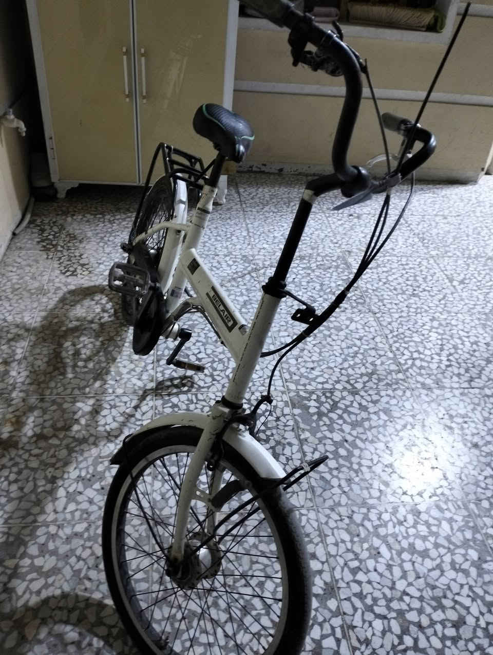 السلام عليكم بايسكل تكسي حجم 24 گير وعگرب وحساس ياباني اصلي السعر 70 وبي مجال بغداد المشتل رقم الهاتف ***********
