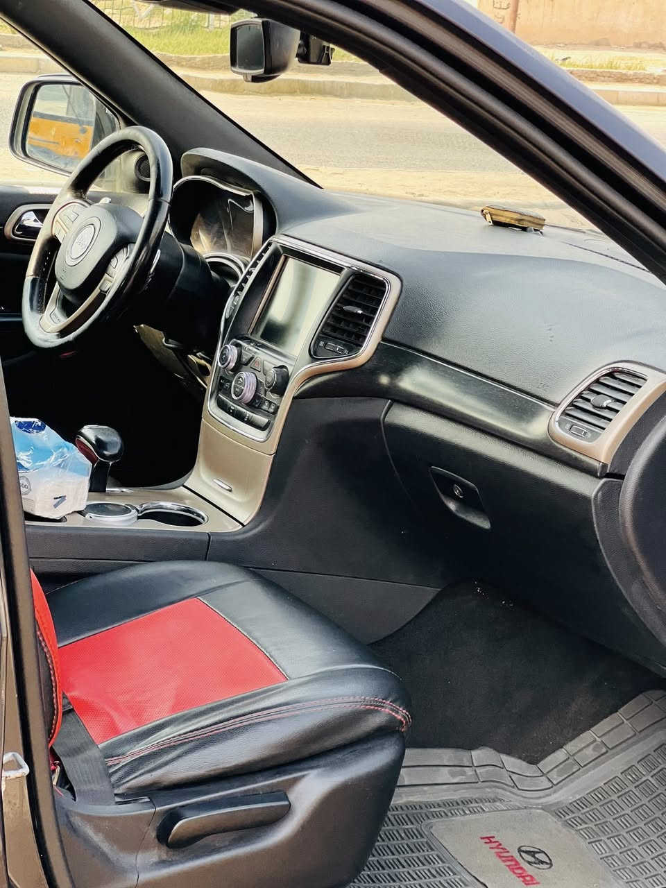 السلام عليكم للبيع سياره جيب لاريدو حره رقم بغداد سعر 170 رقم لاهاتف ‭0772 313 6560‬ موديل 17
