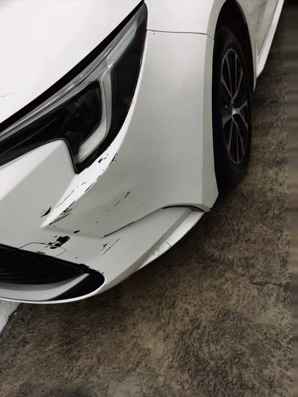 كورلا 2024 بدون بارد بدون صبغ  بسمي بيه ٧ حالوبات ٢ مبينات و البقيه بالسونار يبينن  وبيه ٢ رصعات 
مكان السياره النجف 
ماشيه 28 الف 
151$ وبيه مجال
***********
