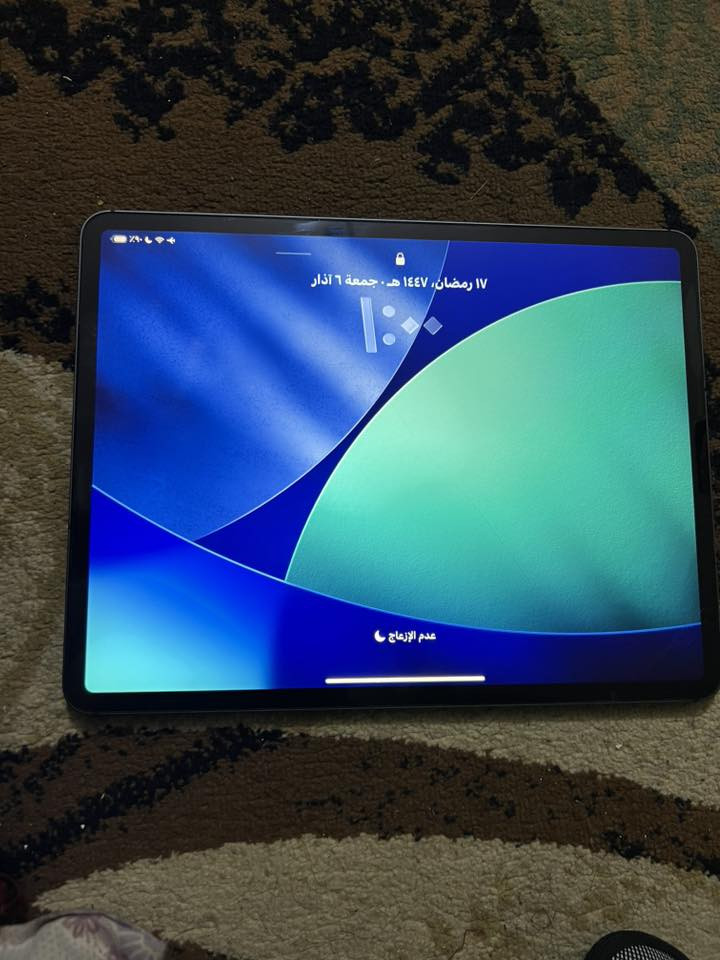 ايباد برو الجيل الثالث حجم الشاشه 12.9 انج 
ذاكره 256
فطر بسيط في كلاس الشاشه ماماثر على لمس ابد وما يبين 
السعر ٥٥٠ وبي مجال بسيط اتصال فقط ***********

