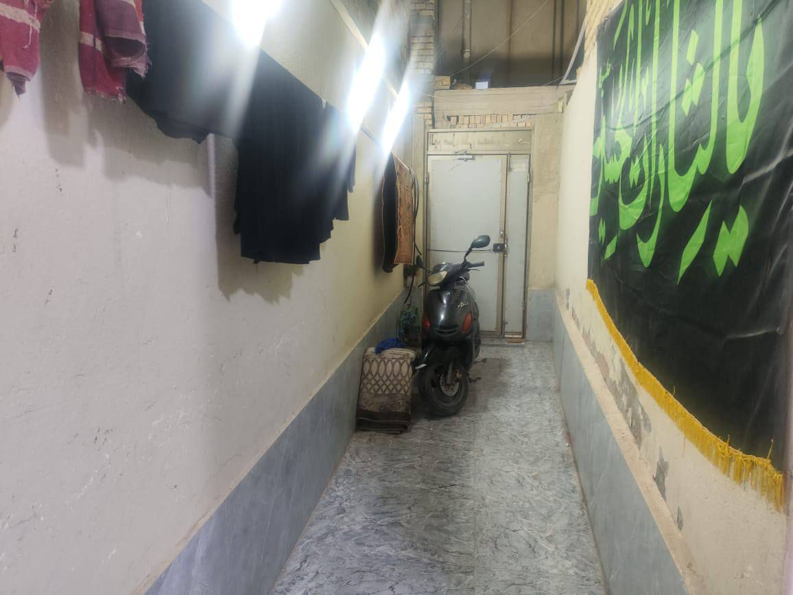 البيت خلفي مساحة 120 يحتوي علئ طابقين طابق الأرضي يحتوي علئ استقبال وصاله وغرفه نوم ومطبخ وحمام ومرافق داخلي وخارجي طابق الثاني يحتوي علئ صاله وغرفه نوم  / عنوان  قرب  مسقف صلاة الجمعه /تفاصيل اتصال بالرقم***********
البيت ماخوذ على مبادره يبع تحويل الكفيل
