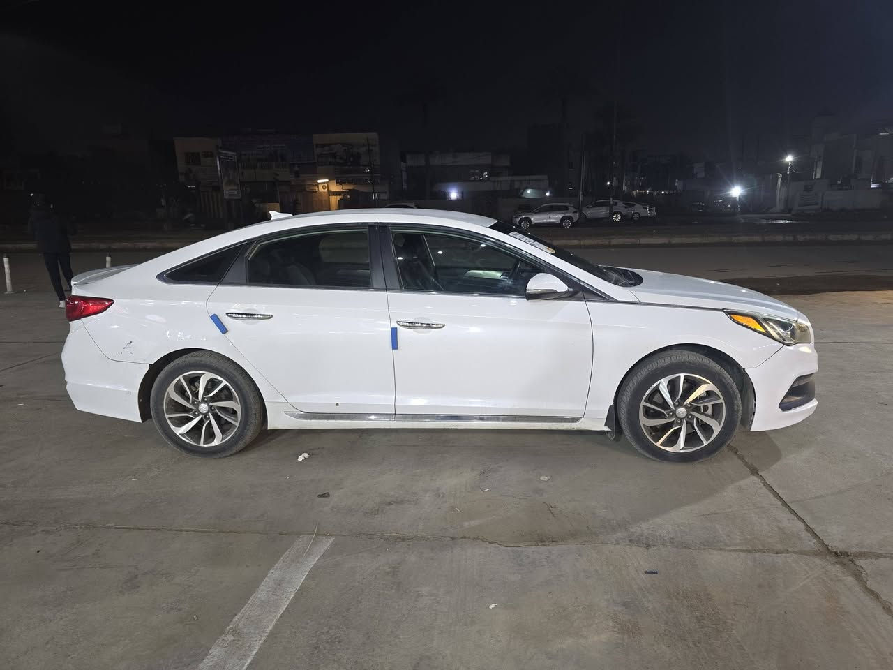 السلام عليكم للبيع او المراوس سوناتا 2017 محرك 2000 تيربو جي دي اي
٣ وضعيات قيادة
شاشة وكامرة 
اشاير بالمري 
كشنات جلد 
تدفئة كشنات 
كرسي السايق كهرباء بالكامل 
تحكم جهتين وشفتات بالاستيرن 
مواصفات سبورت معروفه 
صور الحادث مال امريكا والسونار مرفق بالمنشور
السيارة عليها ادامه كامله للمحرك عبوة فيت بم جديدة رقم جديد الانكليزي هزة جديدة باسمي تحويل ثاني يوم سنوية لل2029 مكاني بغداد البلديات 
رقم الهاتف ***********
***********
