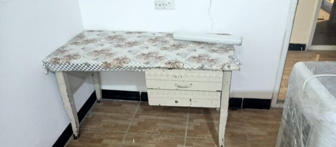 تخت نفرين مع دوشك عدد 2 وطاولة ب 125الف .
للتواصل *********** المكان شارع kro دهوك
