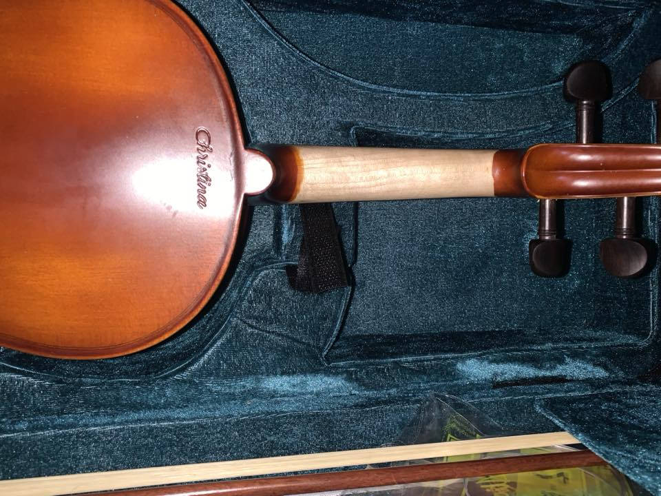 السلام عليكم كمان ماركة معروفة أصلي استخدام يومين فقط سعره ١٢٥ وبي مجال واتساب فقط ***********
