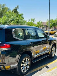 لاندكروز vx فول مواصفات رقم بغداد  مديل 2024 ماشيه 43 الف مكفوله كفاله...