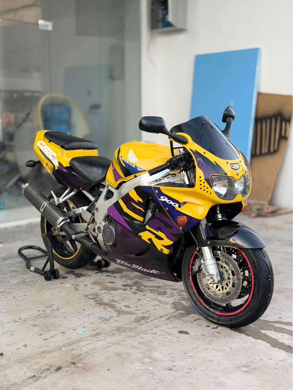 CBR 900RRبۆ فرۆشتنە
گێڕ و مەکینە کەپس بەشەرت
سەرف و بوخار و دەنگ بەشەرت
شوخت و شکانی نیە
کارەبای بەشەرت
تایە لۆ تایە بەشەرتە
ماتۆرەکە جائیزە هەموو قەلبی نوێیە
سحری22ورەقە و کەمیک مجال
شوێن هەولێر
تکایە ئەگەر موشتەری نیت خۆم و خۆت بێزار مەکە
رقم تلفۆن0️⃣7️⃣5️⃣0️⃣9️⃣8️⃣1️⃣5️⃣4️⃣6️⃣1️⃣ أربيل, العراق


**إذا كنت صاحب هذا الإعلان وتريد حذفه لأي سبب، رجاءا أرسل رسالة إلى الدعم الفني**