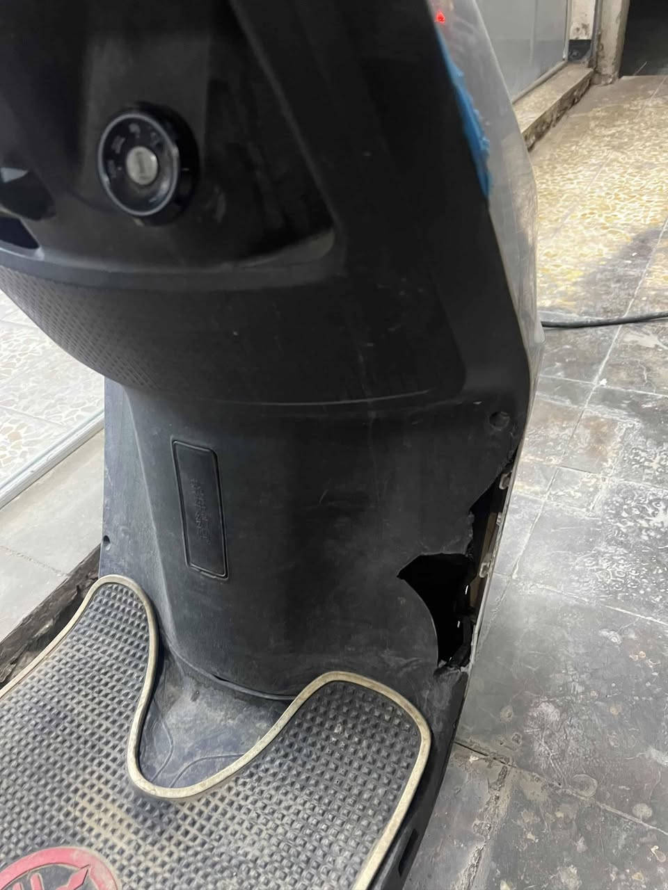 السلام عليكم.
ماطور شحن للبيع ماركت البغدادي
مواصفات.... 
6 بطاريات
الملف 3000
80.فولت
ثلاث سرعات
يمشي 60 حقيقي
الماطور نضيف بس بي طخه من يم الدوسه
رايدو ب 550 وبي مجال


**إذا كنت صاحب هذا الإعلان وتريد حذفه لأي سبب، رجاءا أرسل رسالة إلى الدعم الفني**