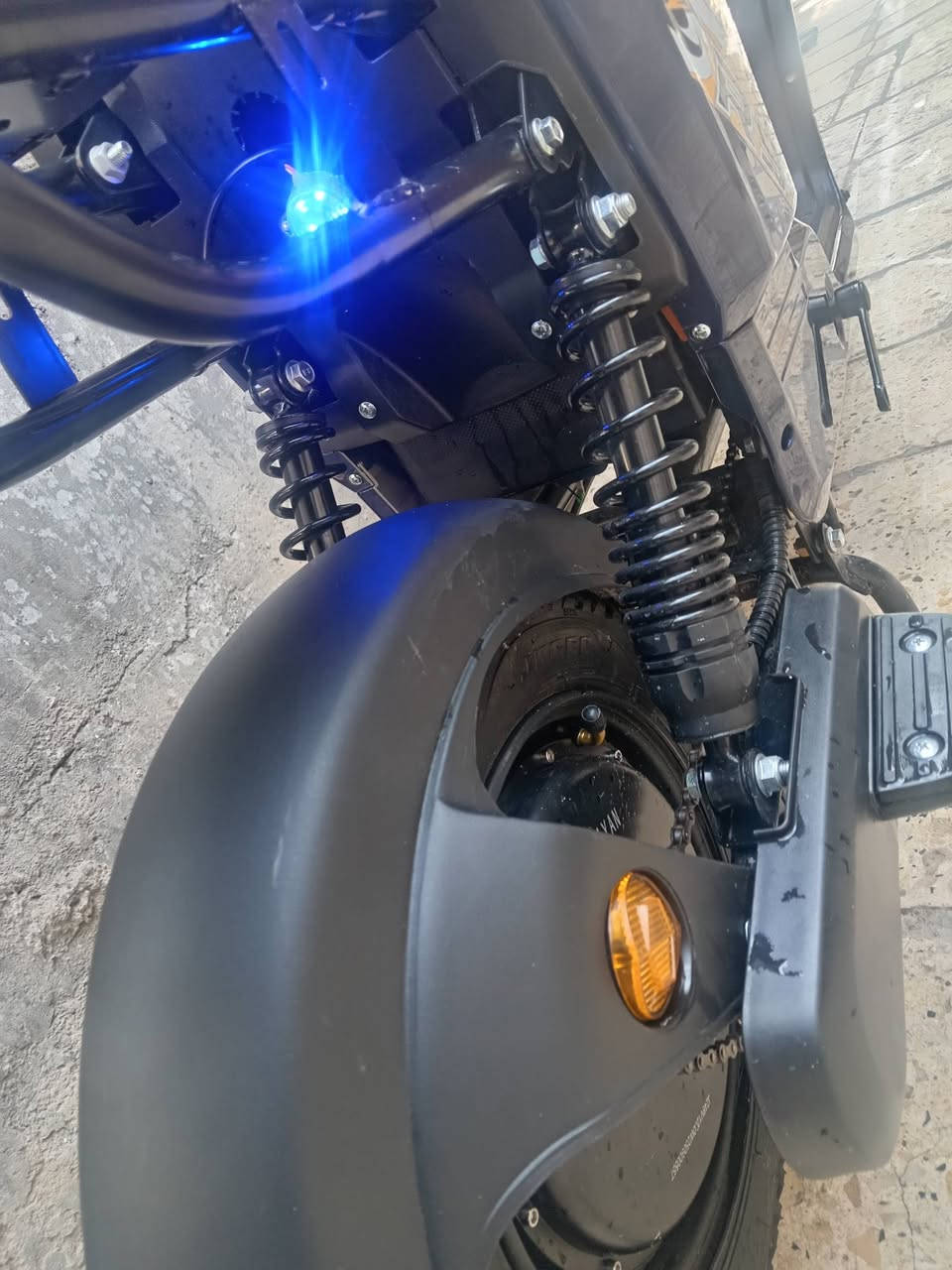 دراجة أر 9 قبل ساعتين أشتريتهة ومعجبتني أخذتها 630 5 بطاريات دبل سرعة 90 حقيقي بشحنة 40 كيلو السعر أبيع 530 وبي مجال بصيط ***********
