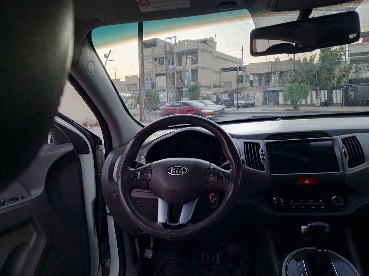 السلام عليكم.للبيع سبورتج خليجي فول مواصفات ما عدا البصمه محرك دوش  بانوراما اشاير بالمري شاشه كبيره مري شفط تحكمات استيرن صدر جديد تخم تاير جديد ارضيه جلد كشنات جلد سياره احلى من الصور جدا نظيفه باسمي مشروع وطني رقم بغداد دولي السعر ب 130 وبيه مجال للشراي ..موبايل ***********.... ملاحظه البيع شرط التحويل باسمك
