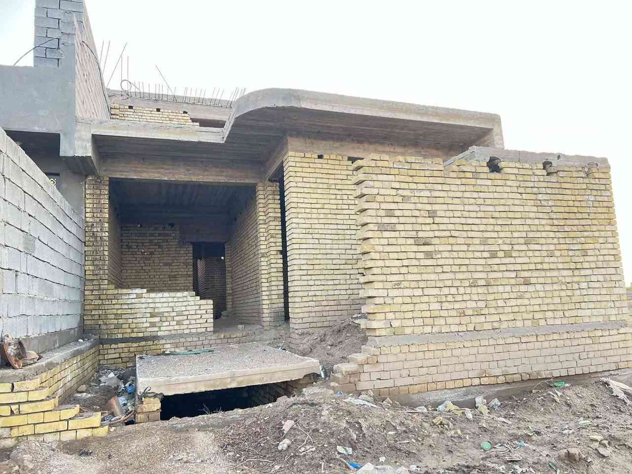 هيكل طابو صرف مساحتة ١٥٠م موقعة مقابل شارع مجمع الماء من جهه معمل الزفت قريب ع شارع العام اساس صب ويحتوي ع غرفة نوم وصالة واستقبال ومطبخ 
للأستفسار ***********/***********
او مراجعة مكتب أمتار للعقار
