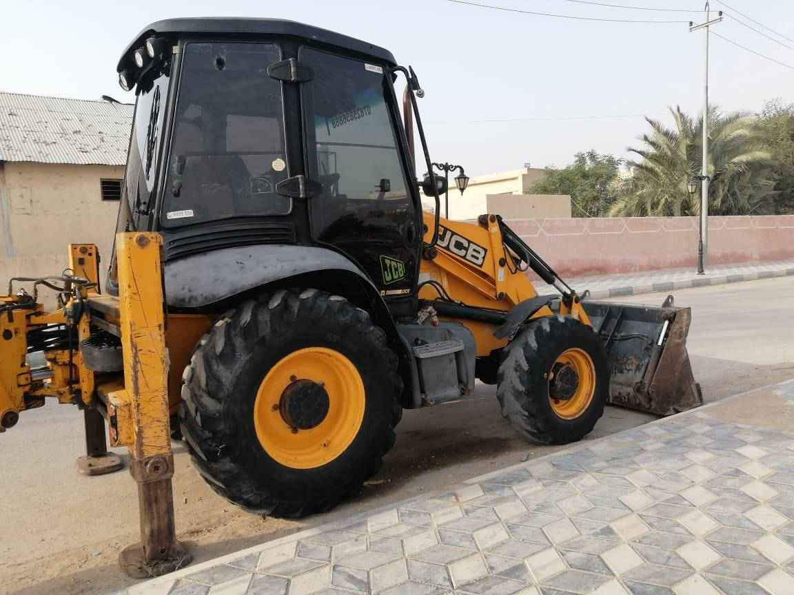 السلام عليكم حفاره جي سي بيه البيع  موديل 12 مكينه خير من الله  المكاني بل سماوه جاهزه العمل رقم ***********  مكلف بلنشر
