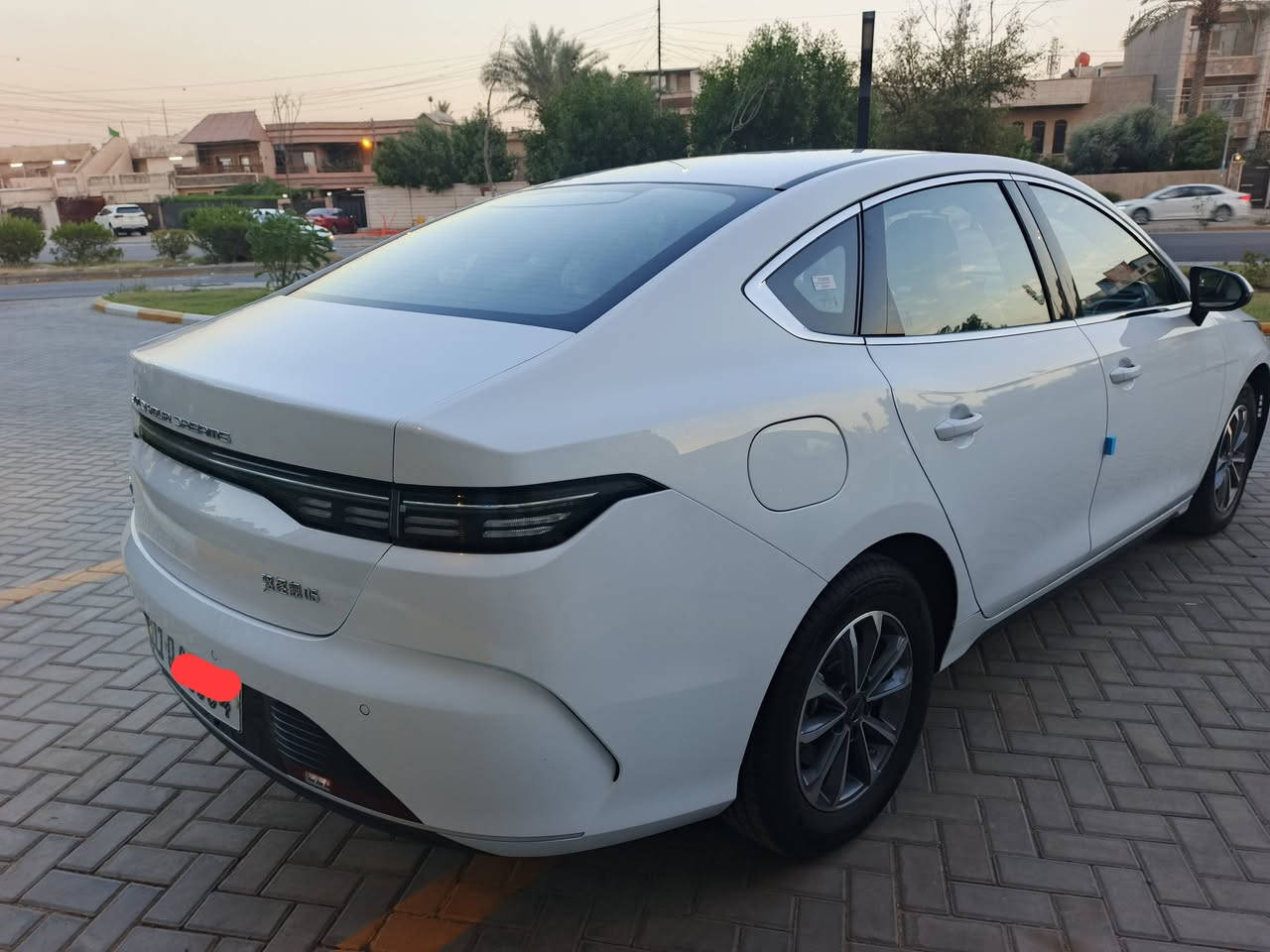 السلام عليكم بي واي دي دستروير 2025 مكفولة من الضربه والصبغ والبارد
مواصفات السياره معروفه
ماشيه 5
ويل كروم 
السياره بسمي السياره جديده  جدا جدا 
السعر20 عراقي
***********

***********
