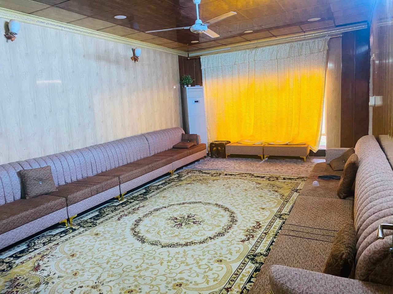 متوفر لدينا بيت🏠 للبيع في موقع مميز 

بيت طابو صرف باسم شخص واحد 
البيت مساحته300متر 
واجهة 15م
متكون من طابق ونص 
الطابق الاول يحتوي 
استقبال 
هول
غرفتين نوم 
صحيات داخليه 
مخزن 
الطابق الثاني يحتوي 
ع غرفه نوم وصحيات

بيت نظيف وصالح لسكن وبي اثاث ايضا يباع مع المنزل

السعر 375قابل للتفاوض 
للاستفسار والمعاينه التواصل  ***********
