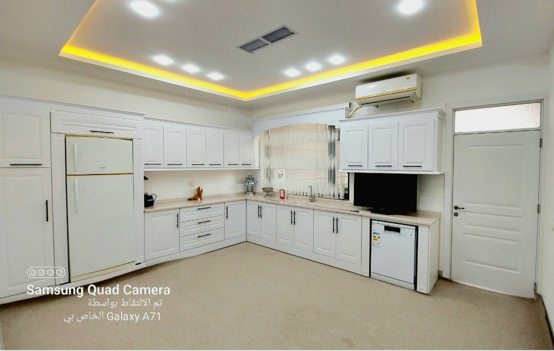 #خانووی تازە بۆ فرۆشتن لە گەڕەکی ژاڵــــــــە 
بەرامبەر باخچەکەی ژاڵـــــــــــە .
#تکایە سەرەتا هەموو زانیاریەکان بەجوانی بخوێنەوە 
#ڕووبەری خانووەکە / ١٥٠ مەترە ، (١٠ بە ١٥ )
#تەنها ( ٢٠٠ )مەتر لە جادەی ڕەئیسیەوە دوورە .
#پێکهاتووە لەدوو نهۆم و نیو و بۆ دوو ماڵی جیا ئەبێ و هەرنهۆمەی بەکامل مواسەفات تەواوم کردووە .
#مواسەفاتی هەرەگرنگ و سەرەکی ئەوەیە کە خانوەکە خاوەنی بیری سەربەخۆی خۆیەتی بە قوڵی ٤٥ مەترەو بەبێ لێبڕان ئاوی تێدایە  .
#هەموو خزمەتگوزاریەکی هەیە لە #ئاو و #ئاوەڕۆو #کارەبا.
##بەردەم خانووەکە کۆڵانی ١٥ مەتریەو بەرامبەری باخچەیەو ماڵ نیە
#خانووەکە زۆر تازەیە و بچوکترین تەقیوی و درزی نیە .
#واجیهەی خانوەکە لەبغی نەخشی بۆ کراوە لەسەر شێوەی ئەسترۆپۆڵی تورکی 
#چواردەوری هەموو خانوەکە ئیزوگامکراوە بۆئەوەی ڕێگری لە سەرماو گەرماو تەڕەشووع بکات.
#دەرگای ژوورەکان کامل پلاستیکی تورکیە .
#دەرگای مەدخەلی هەردوو نهۆم لەگەڵ پەنجەرەکان و لەگەڵ دەرگای حەمام و توالیت هەموویان لەجۆری ئەلەمنیۆمی عەزل و دەبڵ جامن .
#کامل هەردوو نهۆم و نیوەکە کاشیە لەجۆری پۆرسەلین.
#کامل سەقفی هەردوو نهۆمەکە مەغریبی یە .
#هەر نهۆمەو خاوەنی دکتی موبەریدەی تایبەت بەخۆیەتی و هەموو ژورەکان هەوای بۆ ڕۆشتوە بە مەتبەخیشەوە .
#سپلێتێکی دووتەن و نیوی لۆکی تێدایە لەمارکەی HITACHI یابانی .
                 ##نهۆمی یەکەم  پێکهاتوەلە /
١- هۆڵ و میوانێکی زۆر گەورە بەڕوبەری( ٨ * ٤م )
٢- مەتبەخ بە روبەری( ٥،٧٠ * ٤م ) لەگەڵ سێتێکی مەتبەخی باڵانپرێسی لۆک .
٣- مساعید مەتبەخ کەلە هەمان کاتدا ڕوناکیشە بە سێتی ئەلەمنیۆمی لۆکەوە بە ڕووبەری( ٦ * ١،٢٠ م )
٤- نوستنێک بە ڕووبەری( ٤ * ٣،٧٠م )
٥- تەوالێت و حەمام و موشتەمەلات بە ستێتی تایبەتی خۆیەوە.
تەوالێتێکیش لە ژێر قادرمەکانی دەرەوەیە بۆ کەسێک کە نەیەوێ بچێتە ژورەوە .
٧- گەراجێکی گەورە ڕووبەری( ٥،٣٠ * ٣،٣٠م) کە دەڕابەی کارەبایی هەیە و بەئاسانی جێگای هەموو جۆرە سەیارەیەکی تیائەبێتەوە .
٨- وایەری کامێرای چاودێری و ئایفۆنی بۆ دانراوەو شوێنی حازرە بەڵام هێشتا کامیراو ئایفۆنم بۆ نەبەستوە .

          ## نهۆمی دووەمیش/  بەهەمان نەخشەی نهۆمی یەکەمەو چی بۆ خوارەوە کراوە بۆ نهۆمی دووەمیش کراوەو سەربەخۆیەو لەدەرەوە و لەناوەوەش قادرمەی تایبەتی بەخۆی هەیەو جیگای خێزانێکی سەربەخۆی تیائەبێتەوە و باڵکۆنێکی گەورەی هەیە بەهەمان ڕووبەری گەراجەکەی نهۆمی خوارەوە .
#لەسەروی نهۆمی دووەمیشەوە هەورەبانێکی گەورەی هەیە بە ڕووبەری( ١٠ * ٤ م )بۆ کەل و پەلی زیادەی ماڵ .
خانوەکە بۆ خۆمم دروست کردوەو موادی دەرەجە یەکم تیابەکارهێناوە .
بەسێتی مەتبەخ و مساعیدو موشتەمەلاتەوە  ئەیفرۆشم .
خاڵ بەخاڵ بەرپرسم لەو وەسفانەی کە نوسیومن .
نرخی ٨ دەفتەرو ٢٠ وەرەقەو مەعمەلە .
ژمارە موبایل / *********** ،*********** السليمانية, العراق
