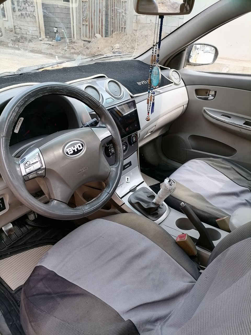 سلام عليكم بي واي دي 2013 كير عادي  جي 3 بصمه اصليتو رقم بغداد الشرعي بل موصل تحويل وكاله حسب الاتفاق مطلوبه هيئه من حك السياره تنزل كير محرك تبريد تدفئه كلو شرط السعر ٤٥ موصل الأيسر ***********
