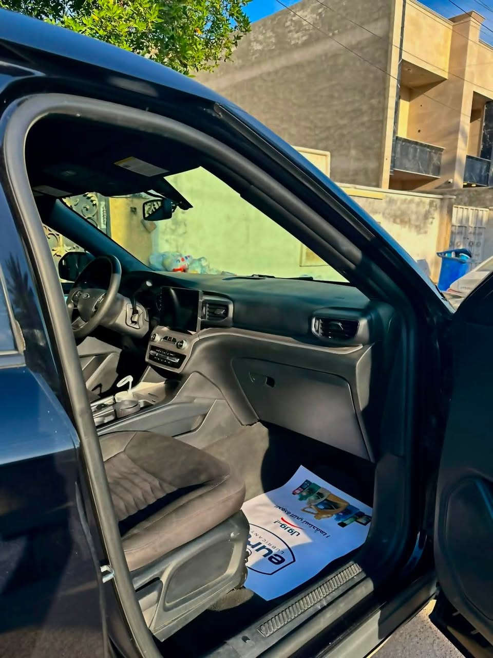 للبيع او مراوس مع بيك اب f150 او سلفرادو ٢٢ و فوك
فورد اكسبلورر بوليسي محرك ٦ سلندر تنفس طبيعي (( بدون هايبرد )) يعني انسى العطل 

٢٠٢٢ حادث حريق لايت امامي سطحي فقط  .. بدون حادث بدون ايرباك .. 

ماشية ٦٠ الف مايل 

كل شي داخل مبدل سياحي سيارة فول نظافة بدون اي نقص متصرف عليها دينار..  مشايفة بانزين عادي و ابدل افضل انواع زيت المحرك .. 

كاميرا خلفية 

هاند بريك دكمة 

بصمة تشغيل داخلية 

گير تعليك 

لون اسود المرغوب بالبوليسي 

شاشة كبيرة 

يعني باختصار سيارة قوة البوليسي و برفاهية السياحي و نصبتها فول .. 

السعر ٢٢ قابل للتفاوض 

***********
