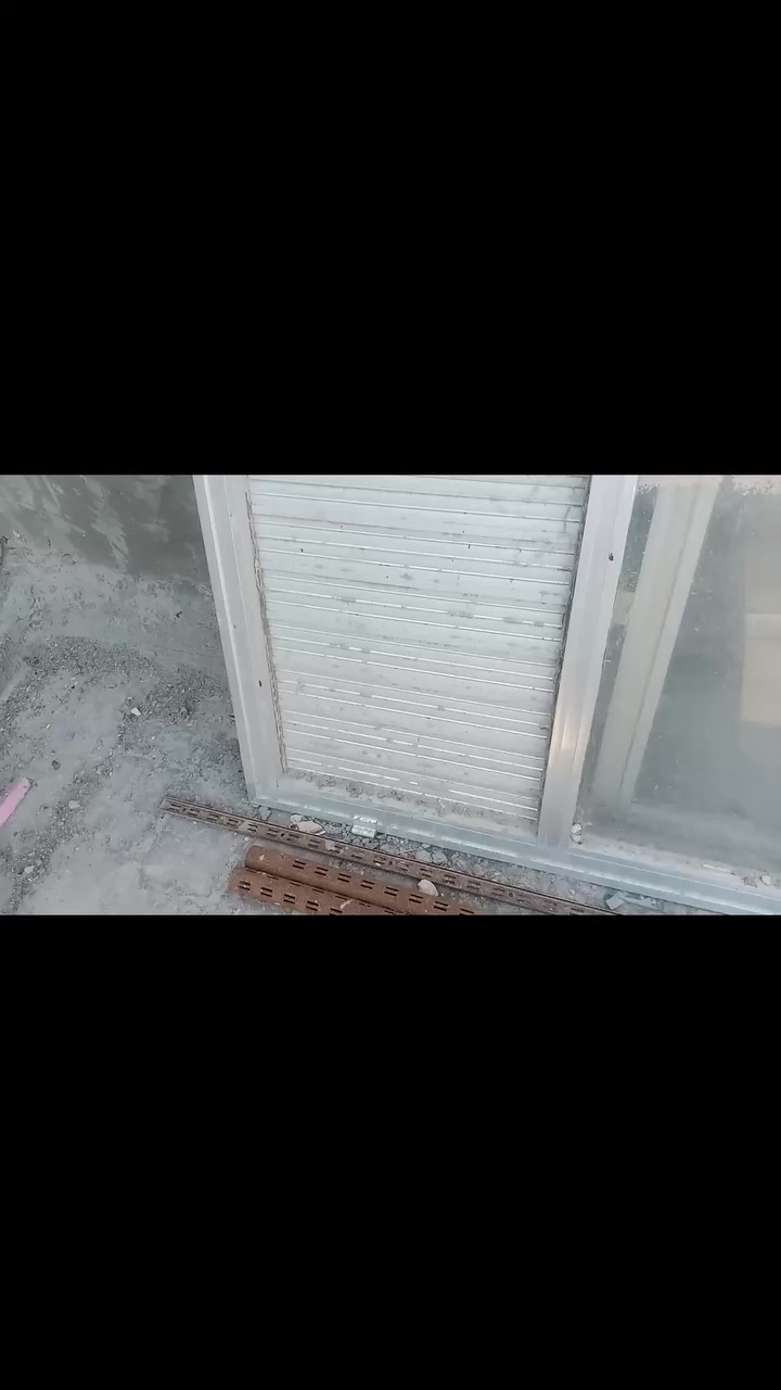 سلام عليكم باب المنيوم للبيع نضيف بس عايزه غسل سعر 50 مكاني نجف ابو صخير /***********
