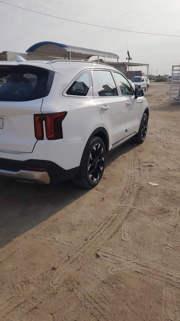 السلام عليكم سياره سورينتو موديل ٢٤ مكفوله بيها بارد بالباب مال السايق فقط والباقي كفاله عامه رقم بغداد تحويل مباشر سعرها ٣١٠ وبيها مجال قليل مكانها الناصريه مركز مامتواجد على النت هذا رقم راعيها***********
