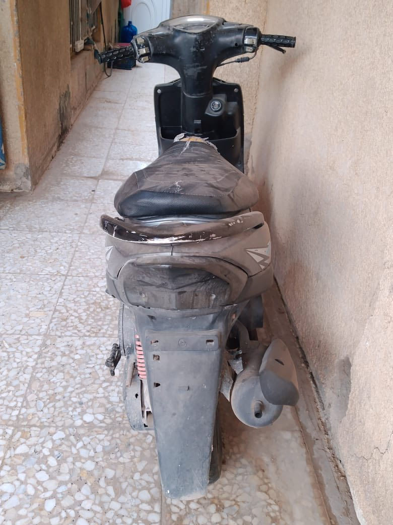 السلام عليكم دراجه ماكس عدله دراجه بلاديه مكينه ممفتوحه دراجه جديده بس متروكه وما بيه اي نقص بدل دهن وخلي بانزين واطلع السعر 600 
للشراي يجي خاص ويدلل مستعجل على بيعته


**إذا كنت صاحب هذا الإعلان وتريد حذفه لأي سبب، رجاءا أرسل رسالة إلى الدعم الفني**