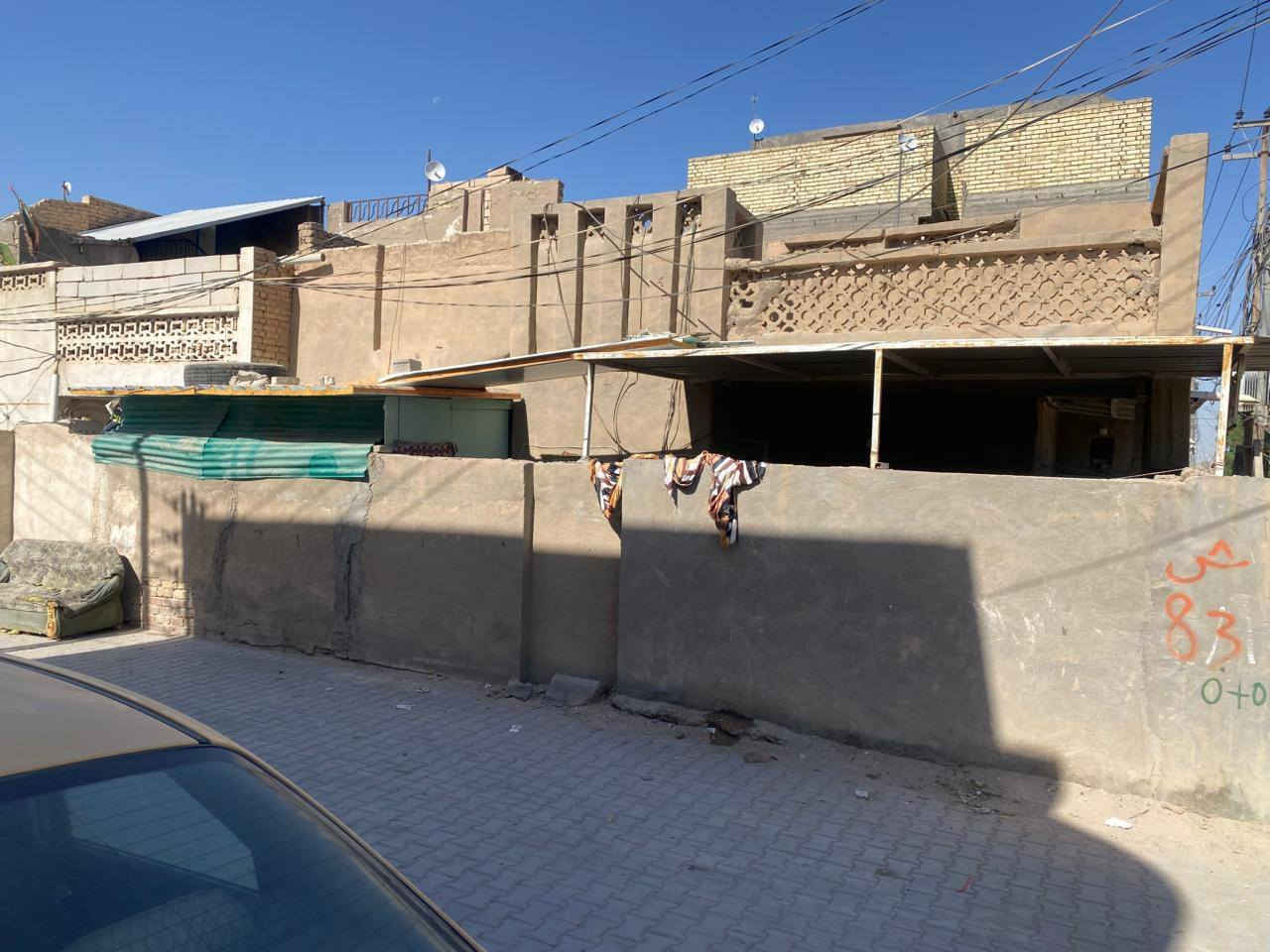 #بيت للبيع
مساحه 150م ركن طابو صرف واجهه 15م نزال 10م
كربلاء حي العامل المنطقه الثامنه قرب متوسطه العلامه الحلي 
بناء قديم طابق واحد 
سعر 175 مليون
للاستفسار *********** ابو حيدر
