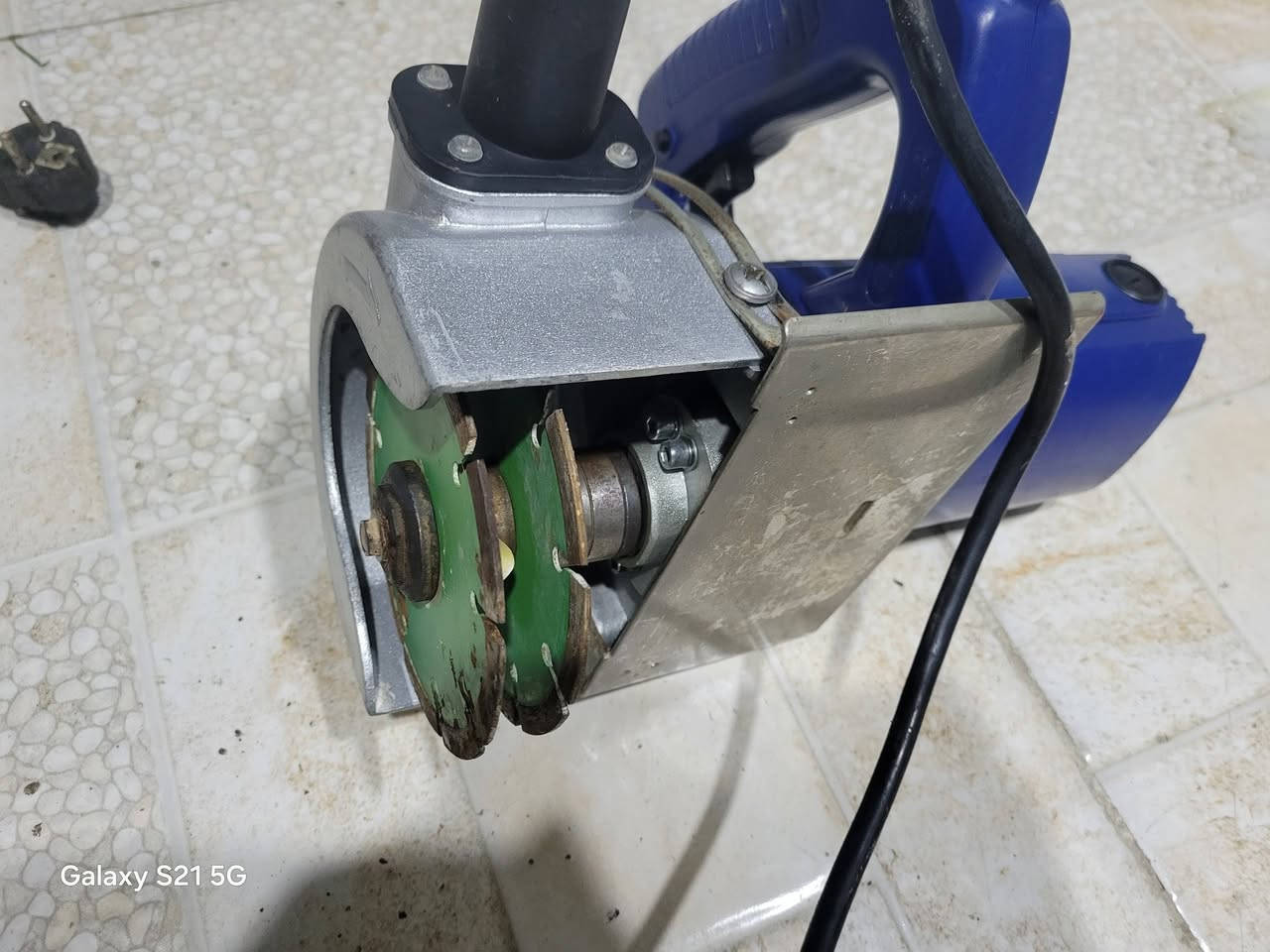 كوسرة حفر حيطان دبل قرص 1600 واط حقيقي و11000 دورة بالدقيقةماركة اعتقد يابانية اخت الجديدة للبيع الشراي يراسلني او يتصل واتسب*********** توصيل موجود لكافة المحافظات
