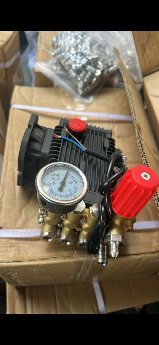 ‏سلام عليكم جبت لكم ضاغطات 180بار 160بار انشد على ماطور الأولى أم أم 160 بار تنشد على ما طور  اثنين حصان الثانية تنشد على ما طور 180 بار تنشد على أربعة حصان هذا رقمي  ***********￼
