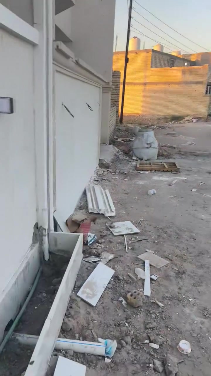 السلام عليكم بيت 50متر طابو سند 25الدوره هورجب خلف افران الزيتون بيت جاهز للسكن خدمات كامله ماء كهرباء نت ضوئ تحويل شركه للستفسار التصال على ***********
