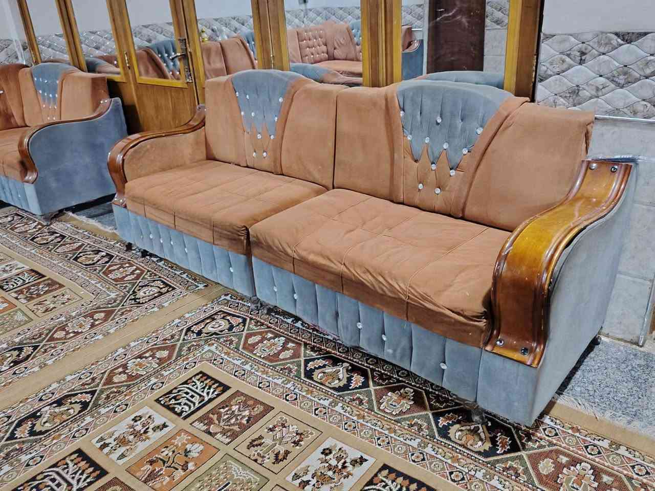 السلام عليكم
تخم نجارة اخو الجديد للبيع سعره 500 وبي مجال ***********
