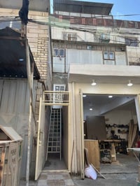 شقة طابق أول للإيجار 175 الف البناء الجاهز قرب الشارع العام جهة حي الت...